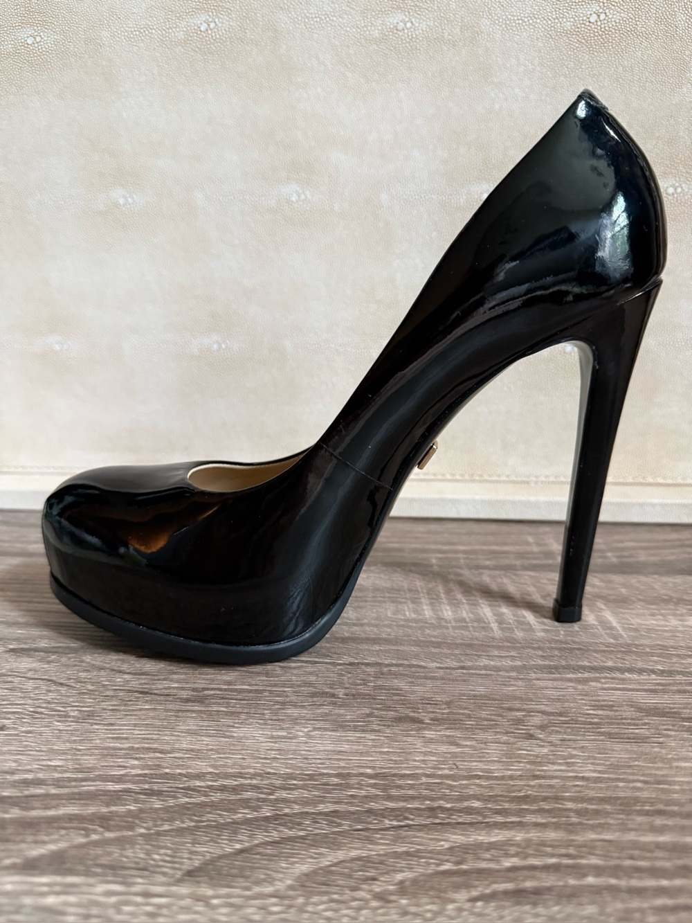Pour La Victoire Irina Black Patent Leather Platform Pumps sz 9.5 - Picture 6 of 9